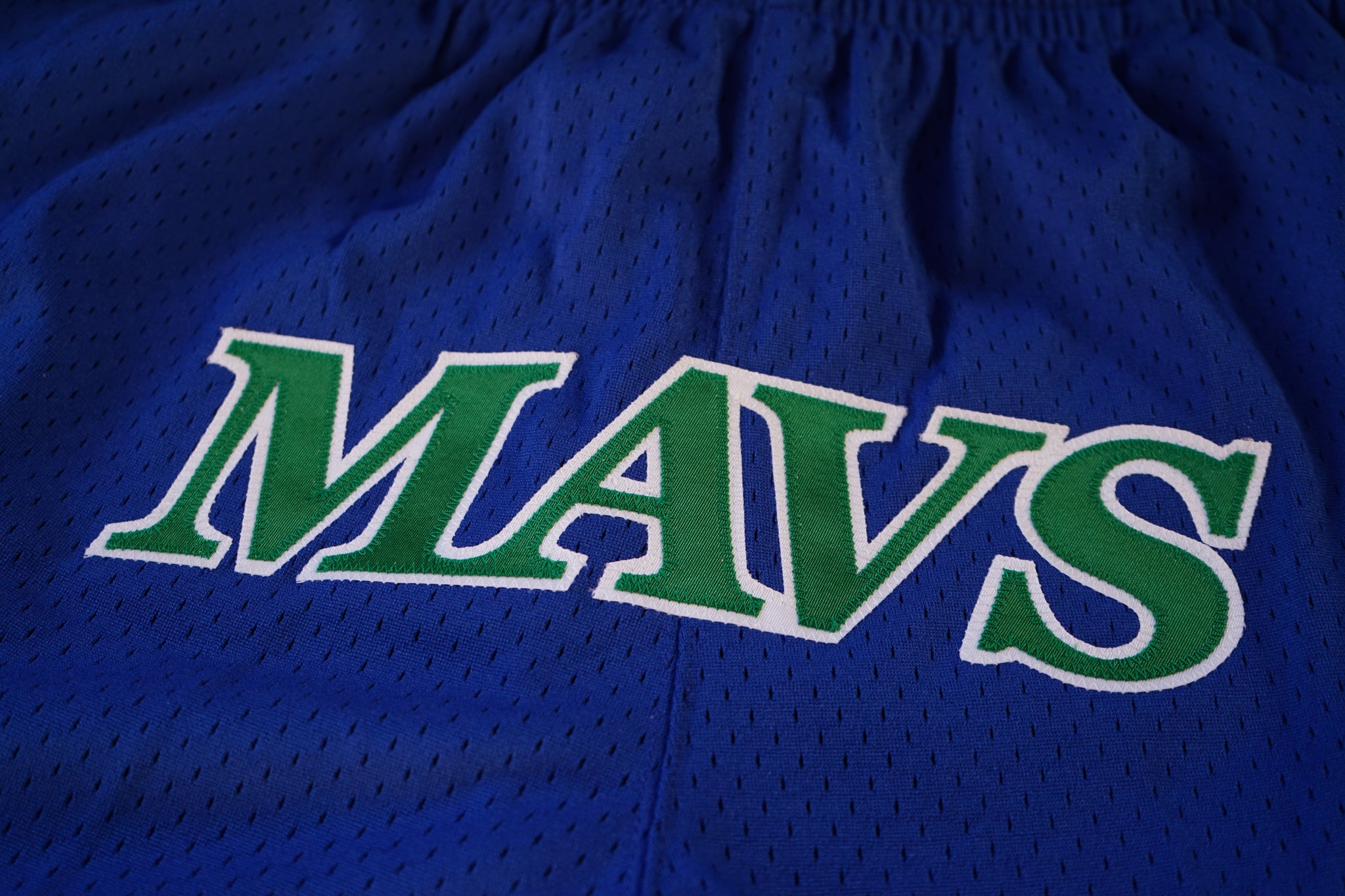 Custom Mitchell & Ness Dallas Mavericks 1998-1999 "MAVS" Swingman Shorts