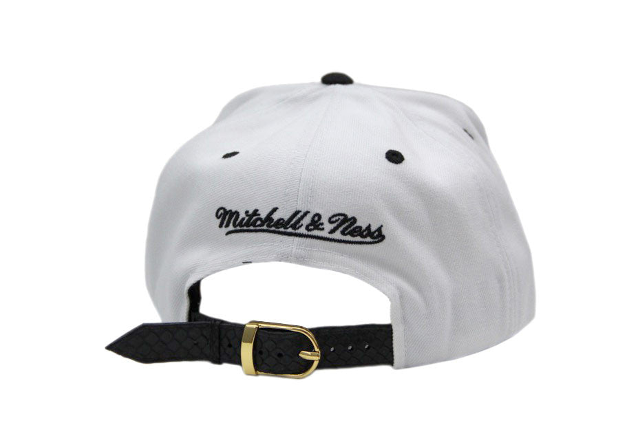 Custom Mitchell & Ness Chicago Bulls White/Black Basic Logo Strapback