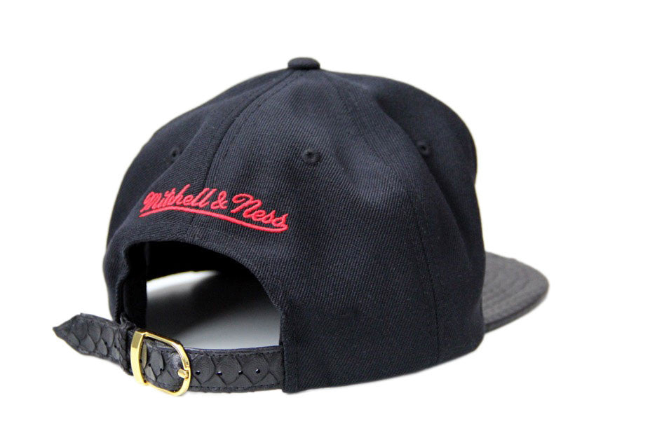 Custom Mitchell & Ness Chicago Bulls Basic Logo Black Strapback