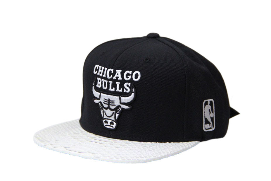 Custom Mitchell & Ness Chicago Bulls Basic Logo White Strapback
