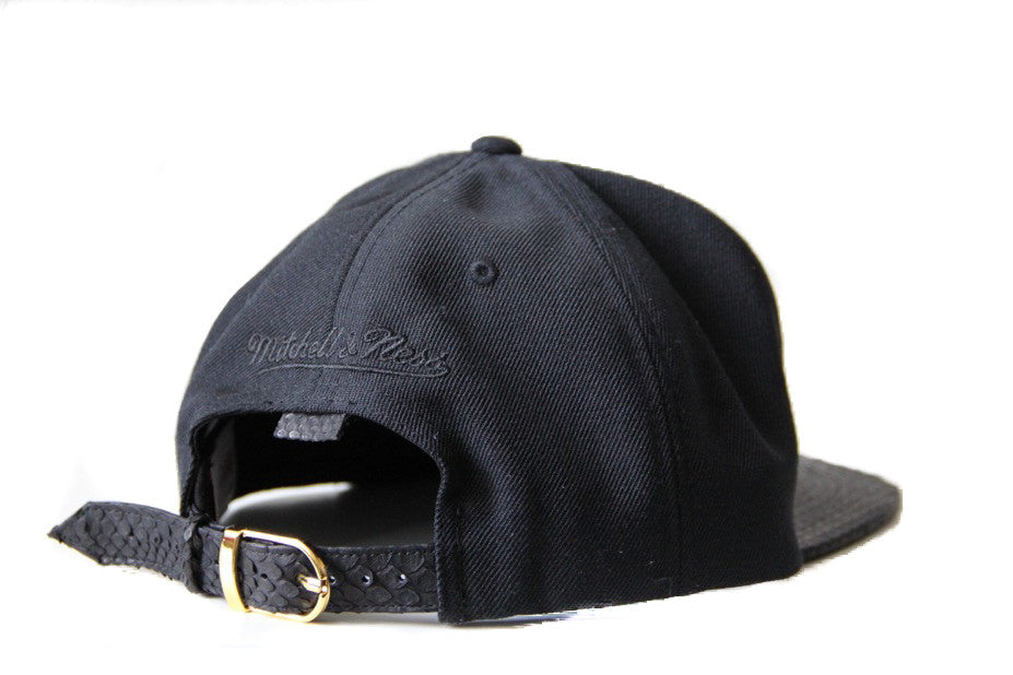 Custom Mitchell & Ness Los Angeles Lakers XL Logo Black Strapback