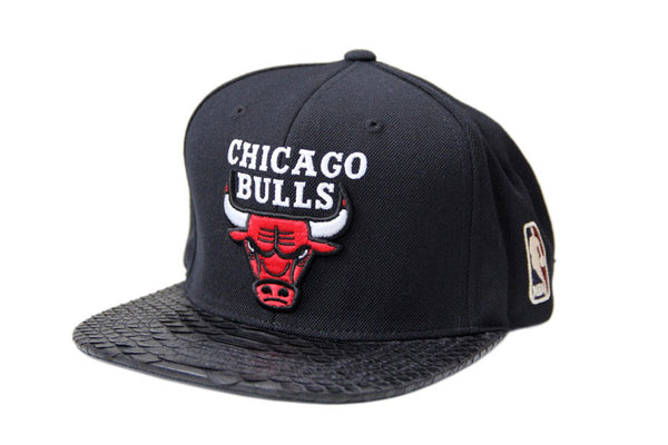 Custom Mitchell & Ness Chicago Bulls Basic Logo Black Strapback