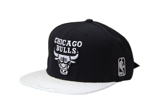Custom Mitchell & Ness Chicago Bulls Basic Logo White Strapback